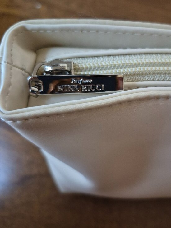 💥Free with Purchase Vintage Nina Ricci Make Up Bag - Picture 4 of 5